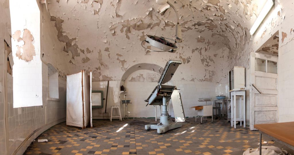Patarei-Merekindlus---Estonia-Tallinn-prison-abandoned-medical-surgery-operating-room