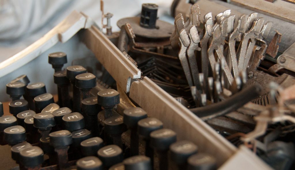 tallin-prison-russian-keyboard-cyrillic-typewriter