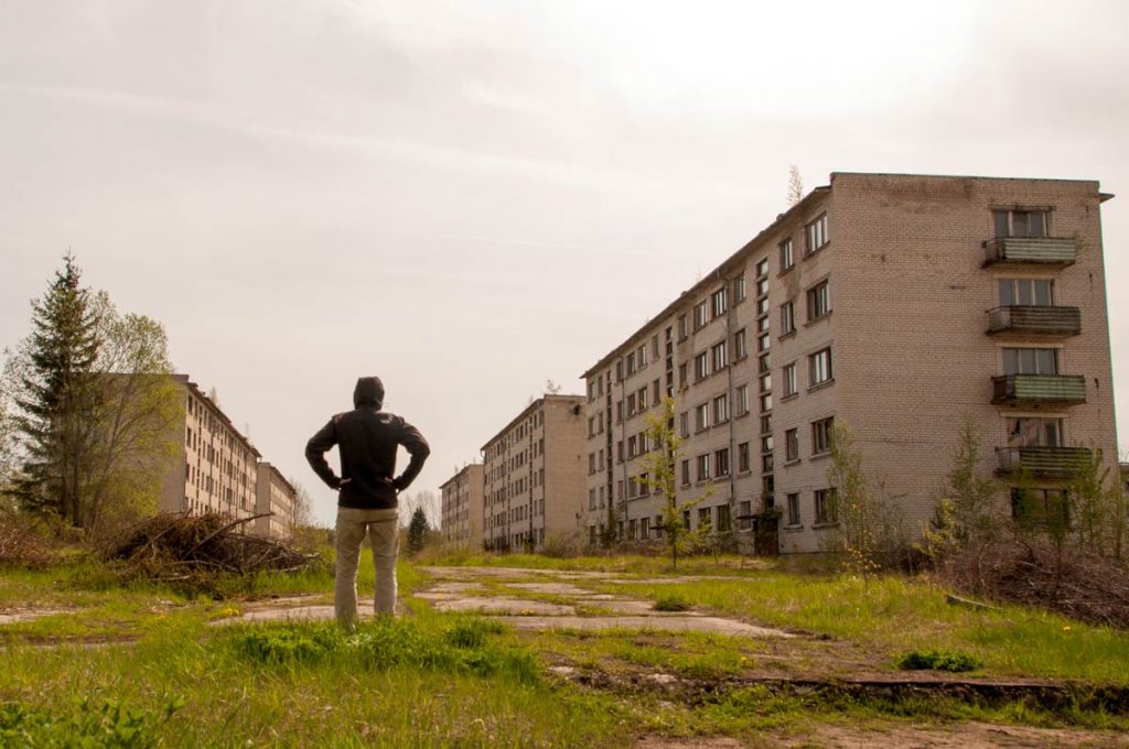 latvia-skrunda-1-abandoned-soviet-secret-town-buildings